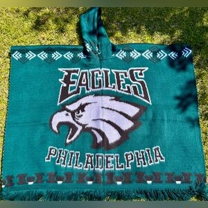 Philadelphia Eagles alpaca poncho, unisex one size, handcrafted in Ecuador.